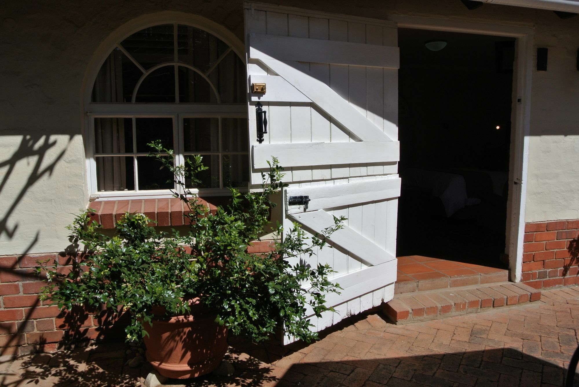 Brooklyn Manor Hotel Pretoria Exterior photo