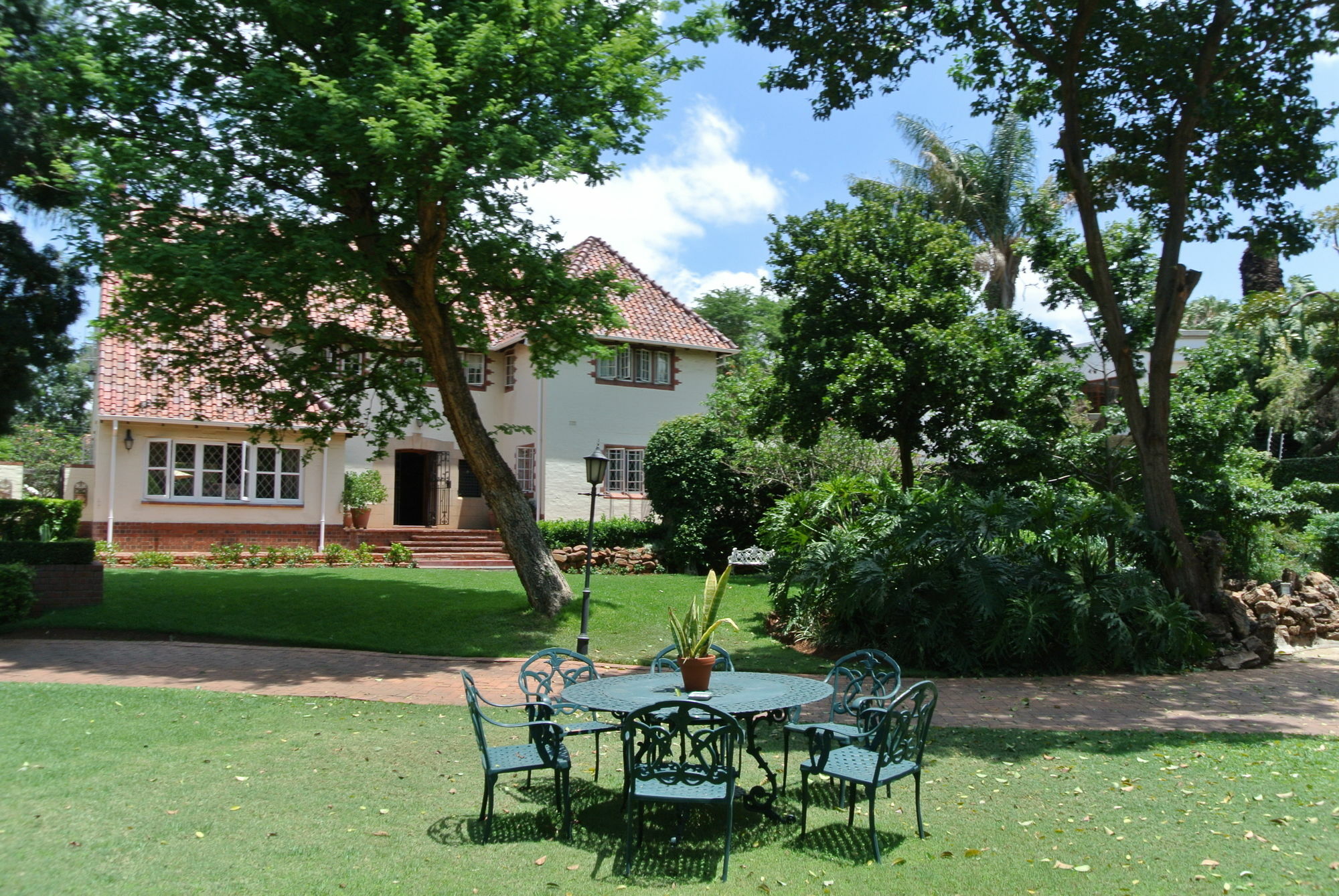 Brooklyn Manor Hotel Pretoria Exterior photo