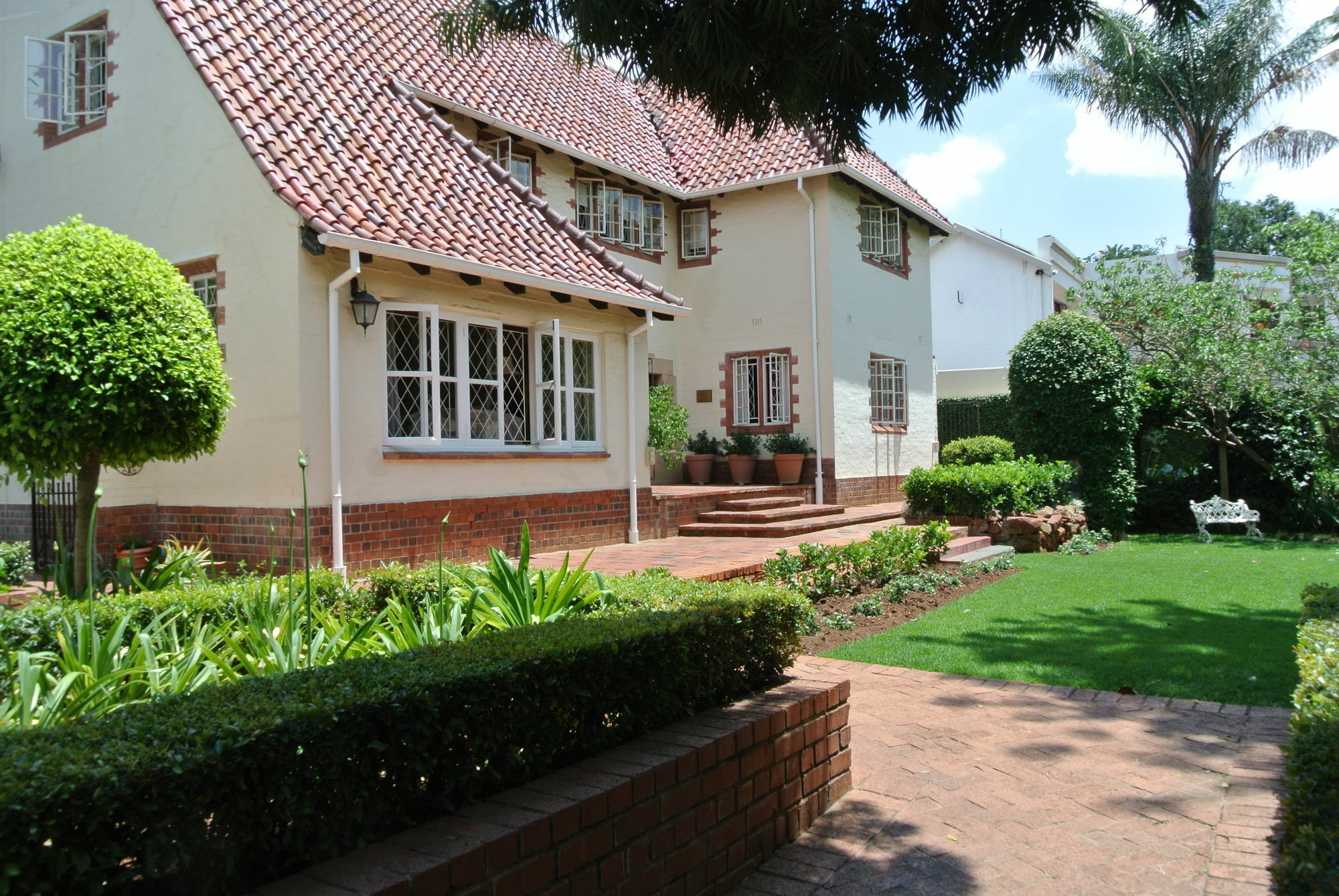 Brooklyn Manor Hotel Pretoria Exterior photo